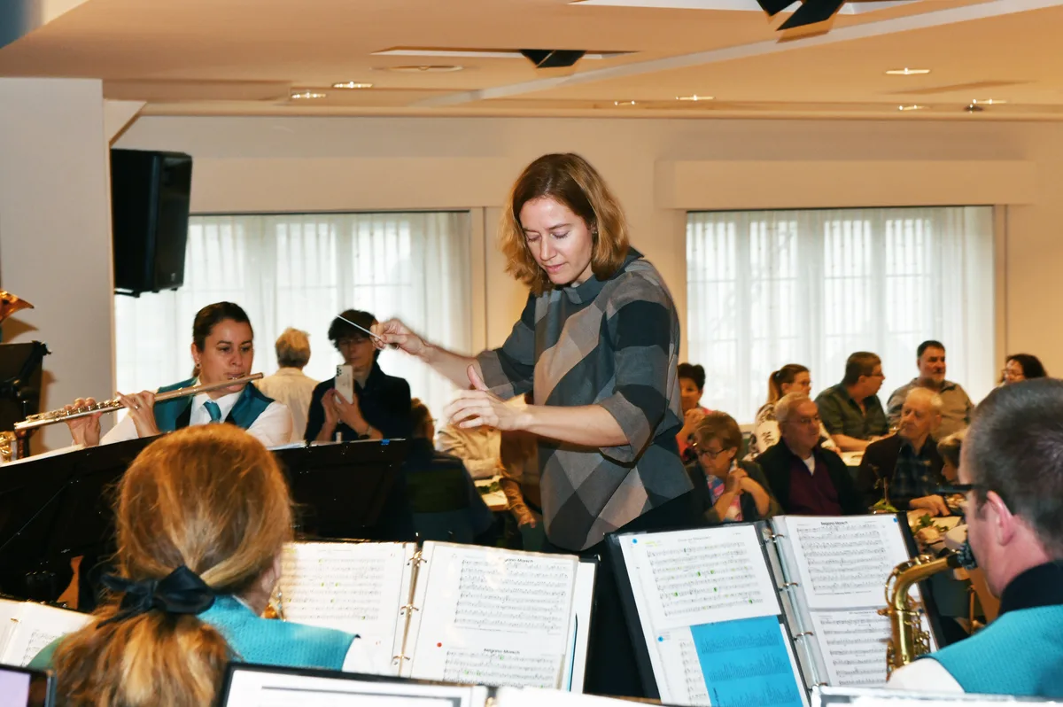 Musik im Blut. Die Dirigentin der Harmonie Bauma.